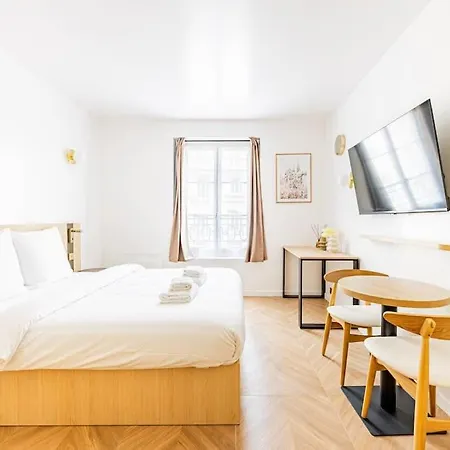 154 Luxueuse-etienne Marcel-chatelet-paris 3 פריז
